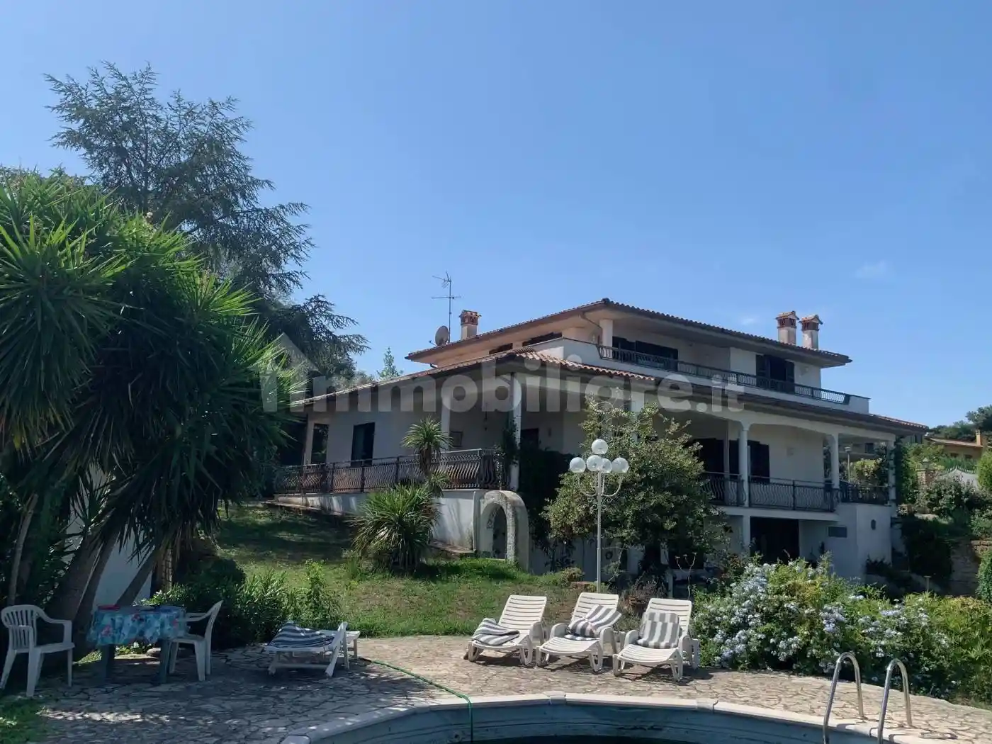 Villa in vendita a Anguillara Sabazia