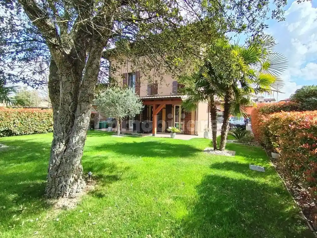 Villa in vendita a Mirandola