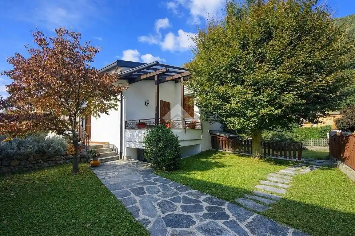 Villa in vendita a Asso