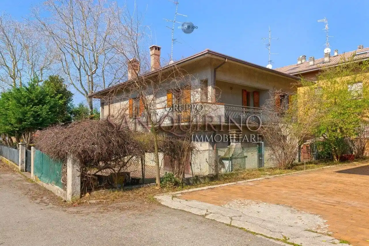 Villa in vendita a Novellara