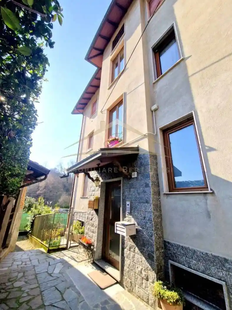 Appartamento in vendita a Borgosesia