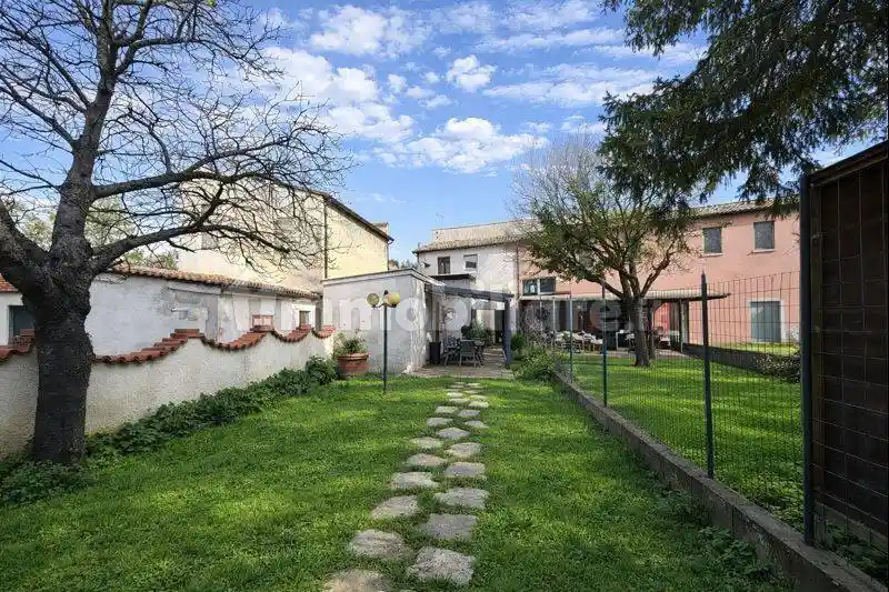 Casa indipendente in vendita a Cascina