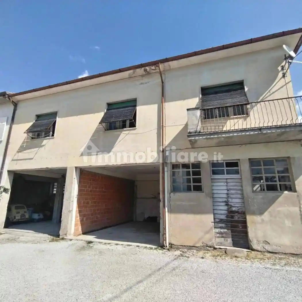 Casa indipendente in vendita a Massa