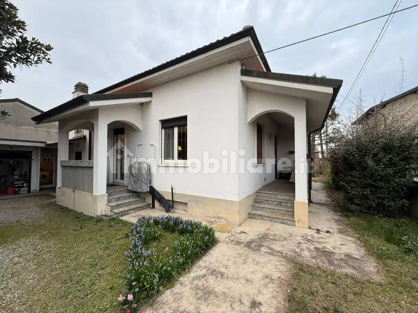 Villa in vendita a Lonate Pozzolo