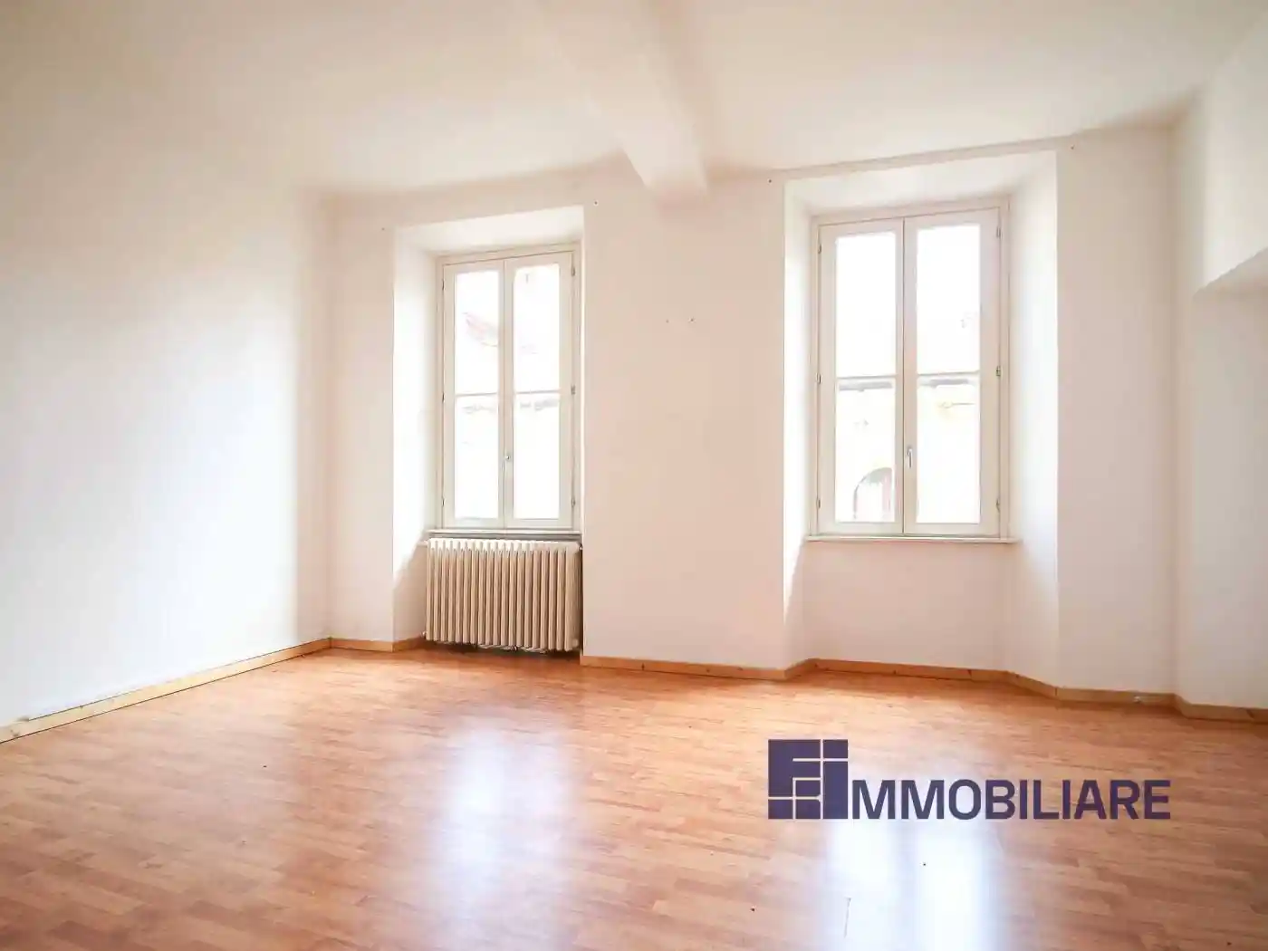 Appartamento in affitto a Angera