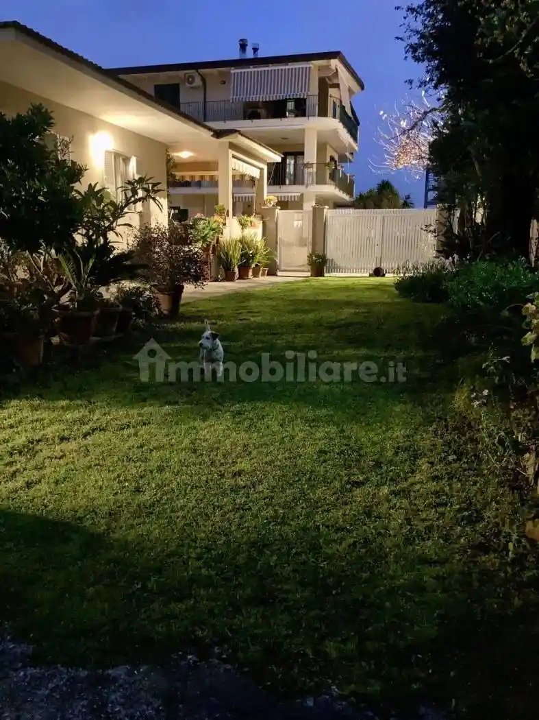 Villa in vendita a Parete