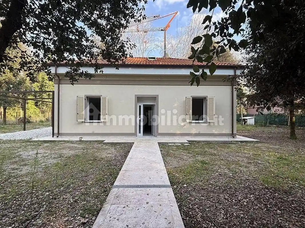 Casa indipendente in vendita a Massa