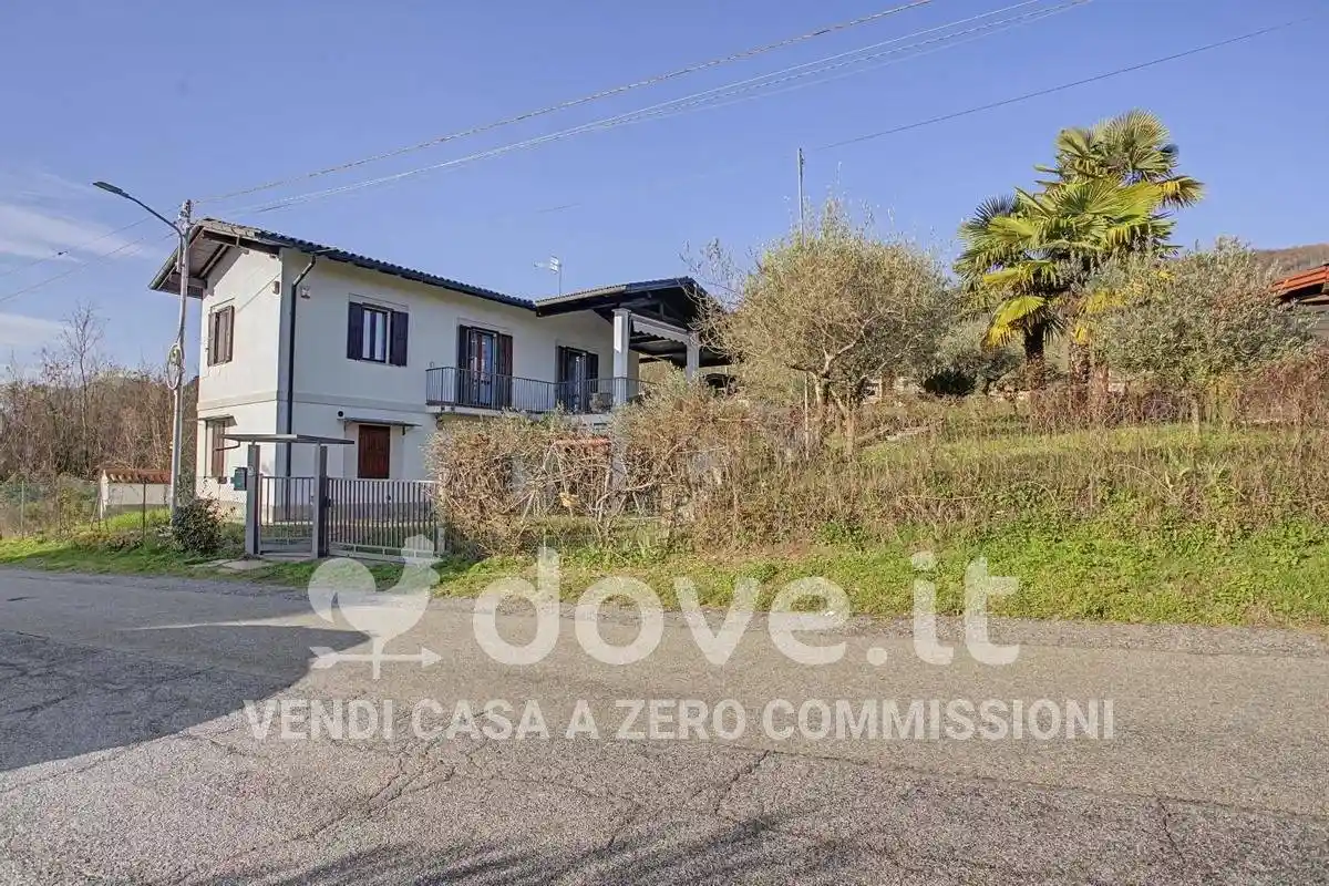 Villa in vendita a Cocquio-Trevisago