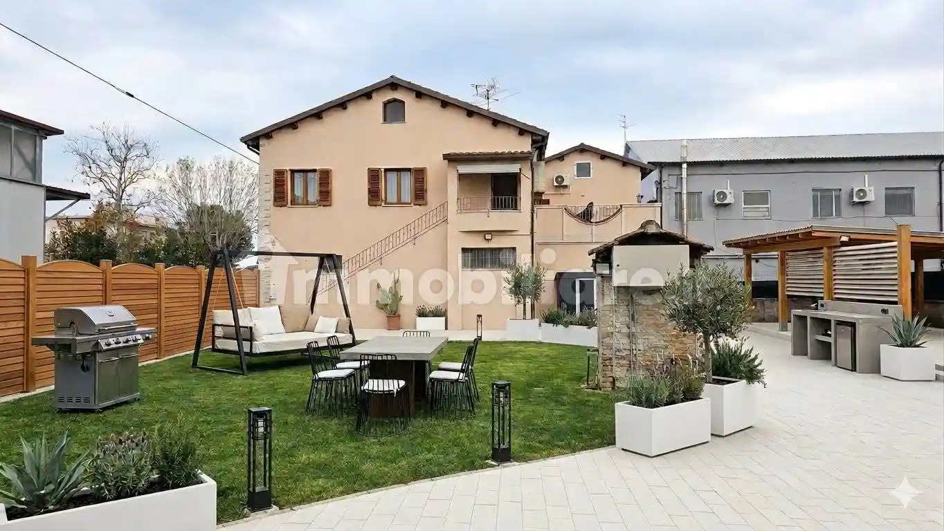 Casa indipendente in vendita a Falconara Marittima