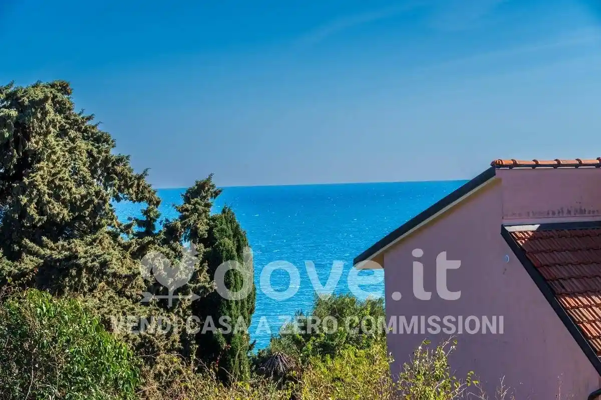 Appartamento in vendita a Costarainera