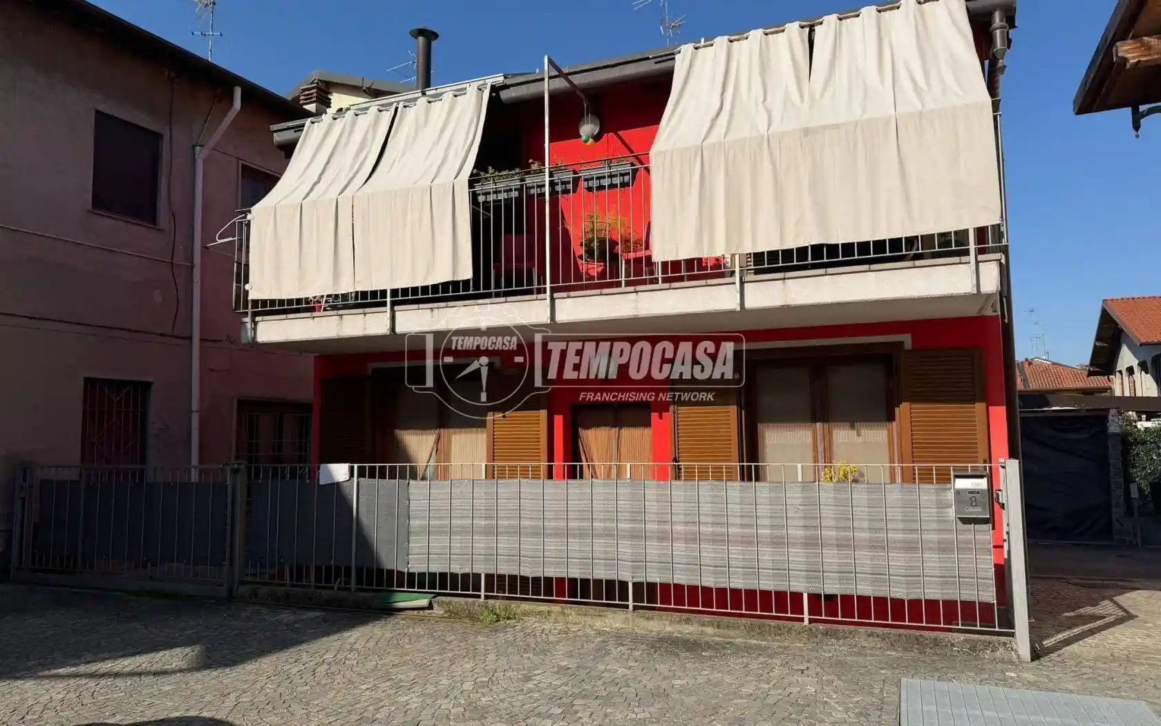 Casa indipendente in vendita a Lazzate