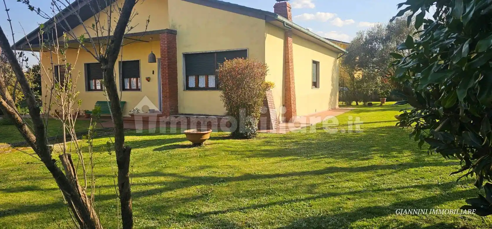 Villa in vendita a Lucca