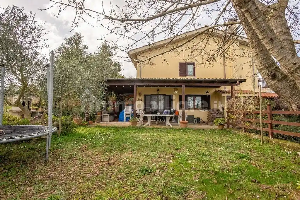 Villa in vendita a Bracciano
