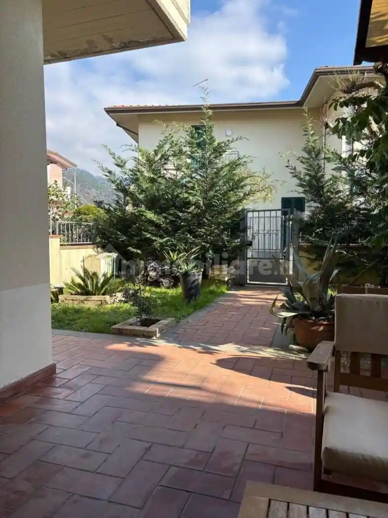 Villetta a schiera in affitto a Massa