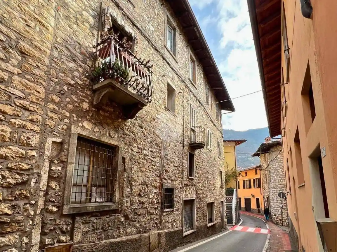 Rustico - Casale in vendita a Adrara San Martino