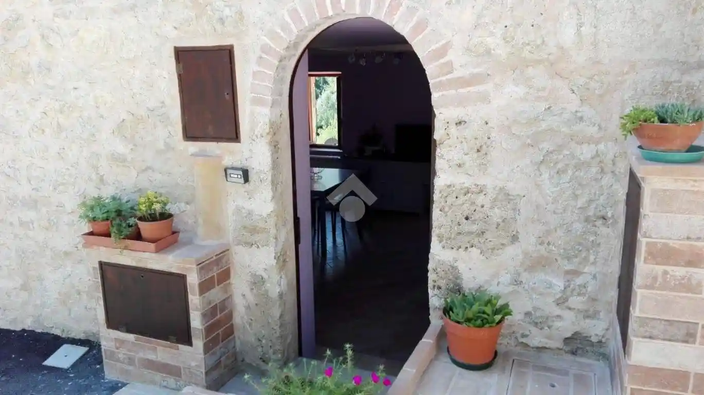 Casa indipendente in affitto a Foligno