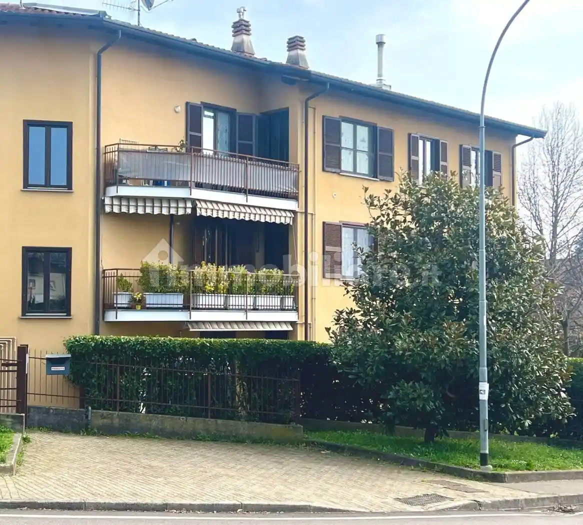 Appartamento in affitto a Luvinate