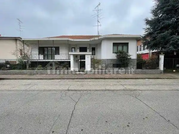 Villa in vendita a Vercelli