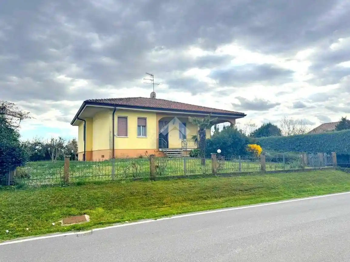 Villa in vendita a Volta Mantovana