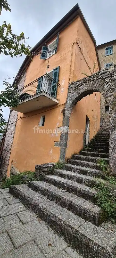 Casa indipendente in vendita a Beverino