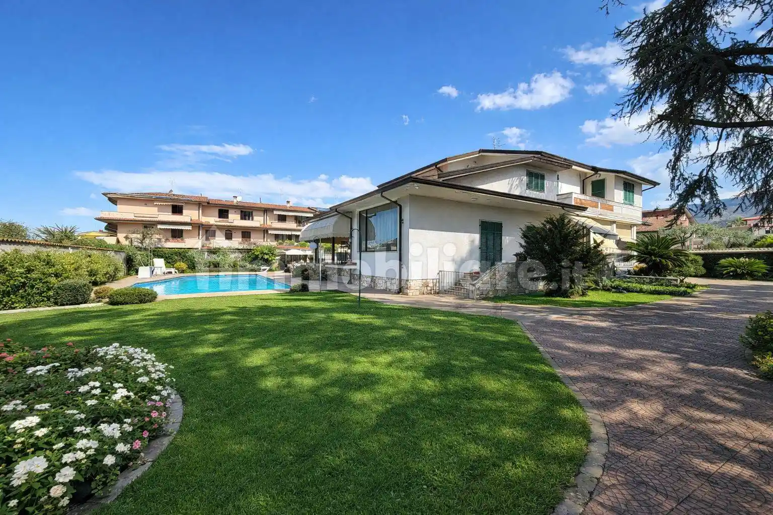 Villa in vendita a Carrara