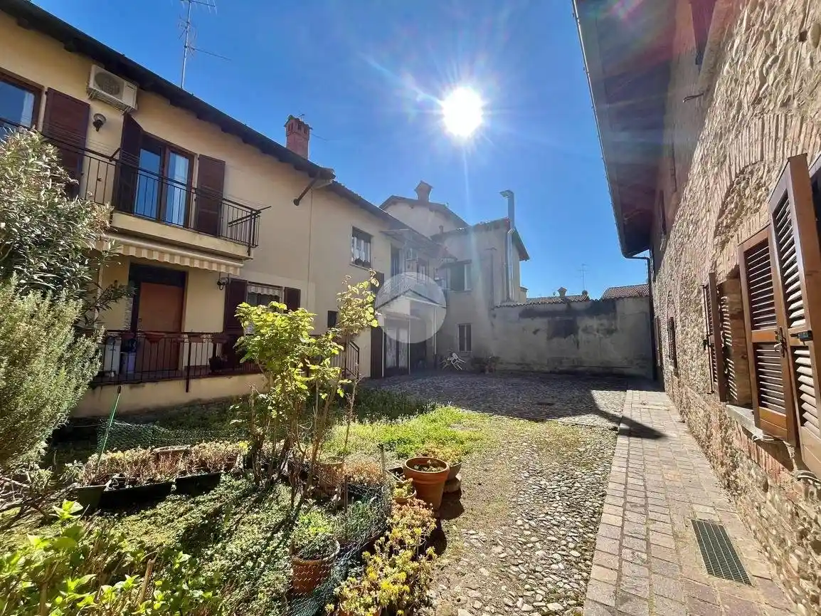 Casa indipendente in vendita a Carate Brianza