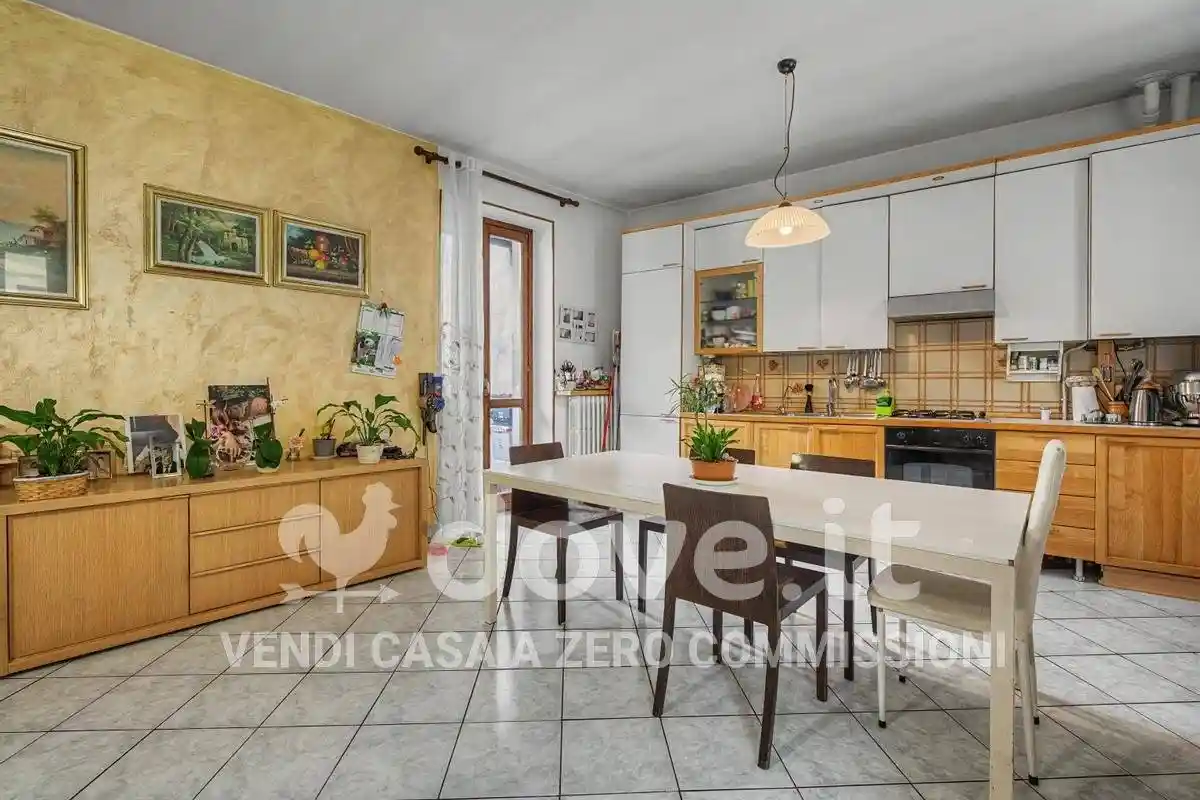 Appartamento in vendita a Carugo