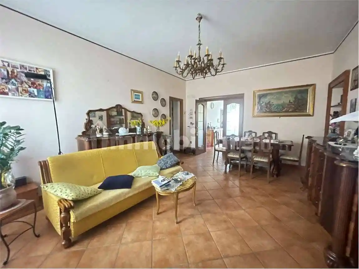 Appartamento in vendita a Varano Borghi