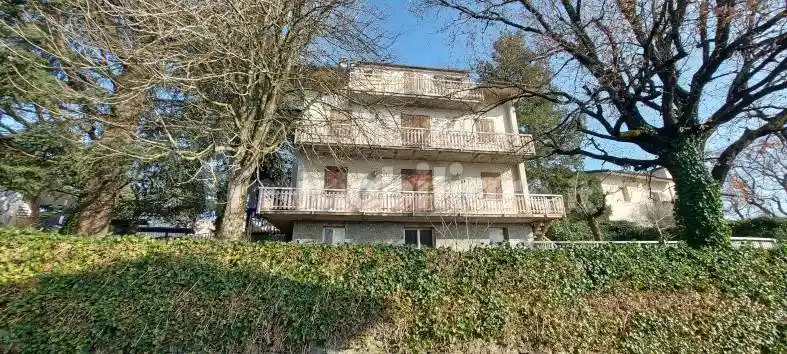 Villa in vendita a Serramazzoni