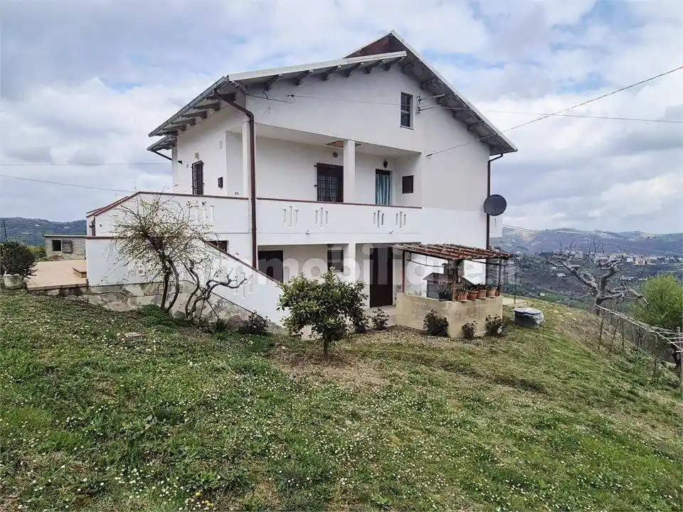 Villa in vendita a Castiglione Messer Raimondo