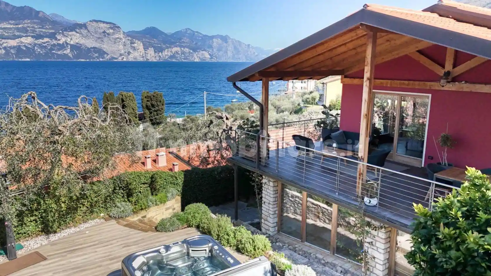 Villa in vendita a Brenzone sul Garda