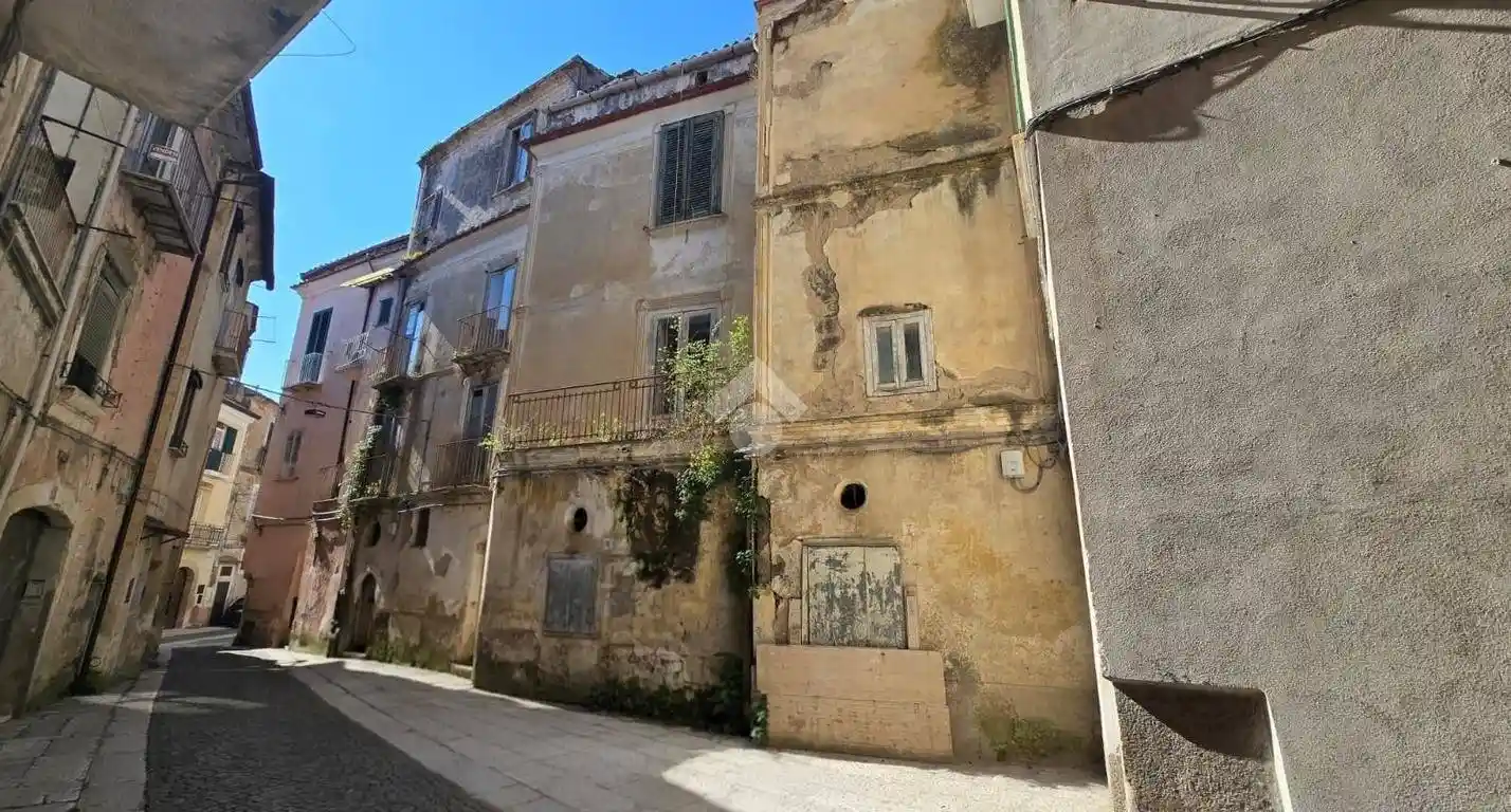 Palazzo - Edificio in vendita a Sant'Agata de' Goti