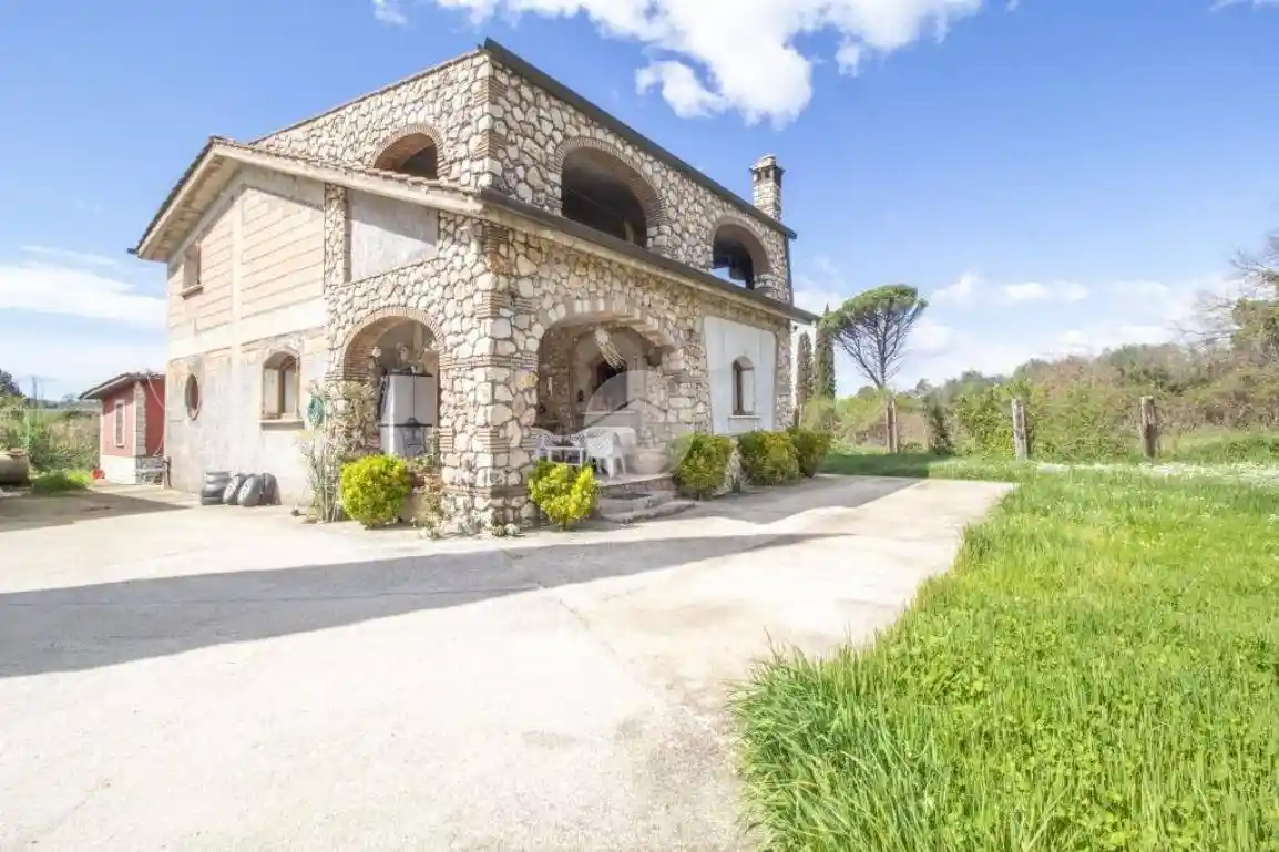Villa in vendita a Palombara Sabina