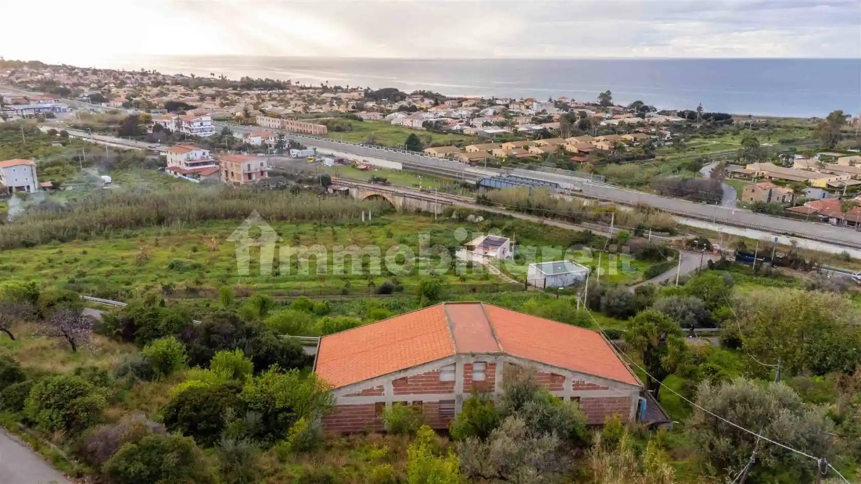 Casa indipendente in vendita a Campofelice di Roccella