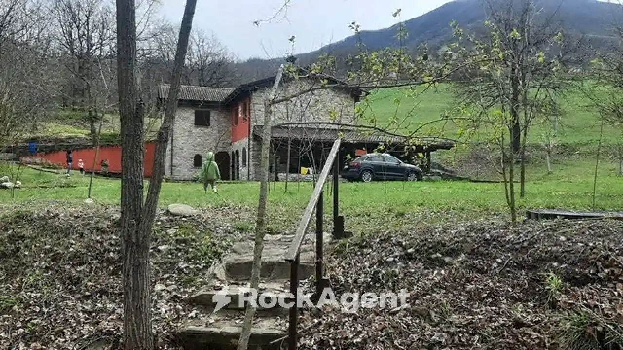 Villa in vendita a Varsi