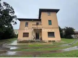 Villa in vendita a Galliate