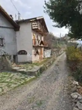 Casa indipendente in vendita a Mompantero