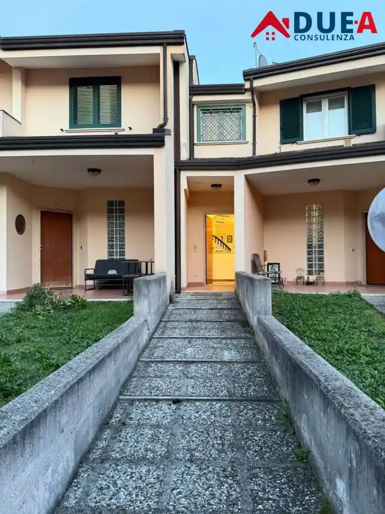 Villetta a schiera in affitto a Teverola