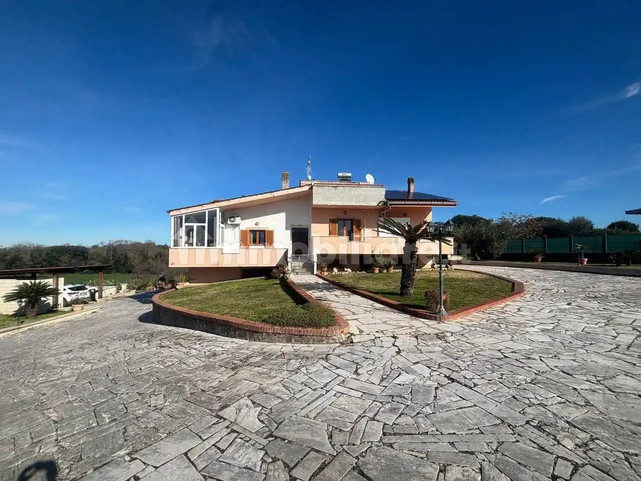 Villa in vendita a Aprilia