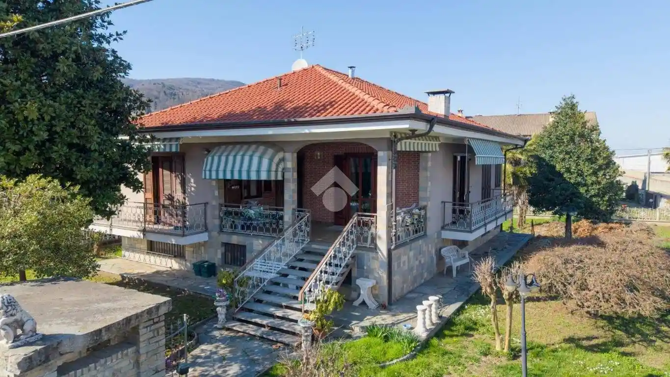 Villa in vendita a Busca