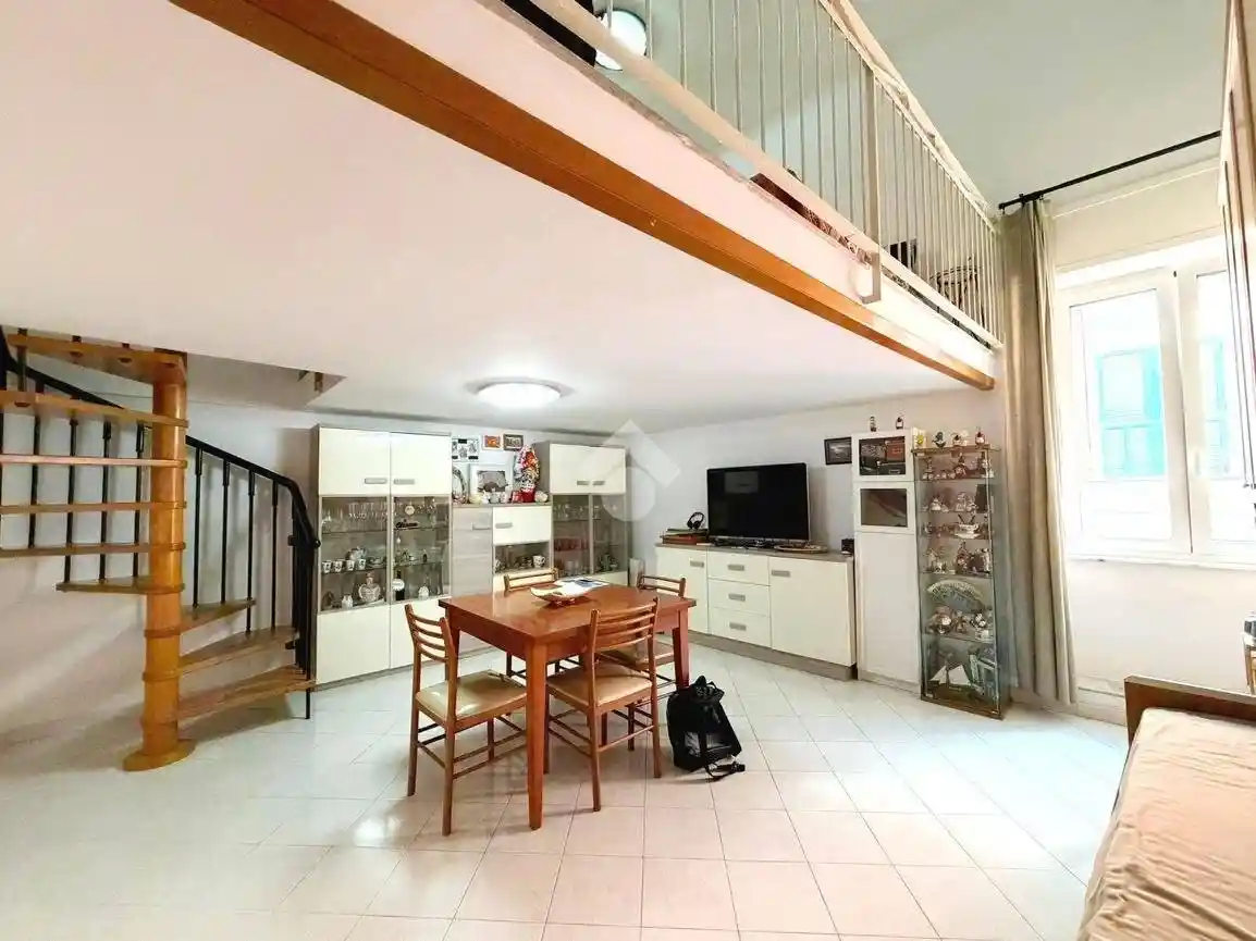 Appartamento in vendita a Napoli