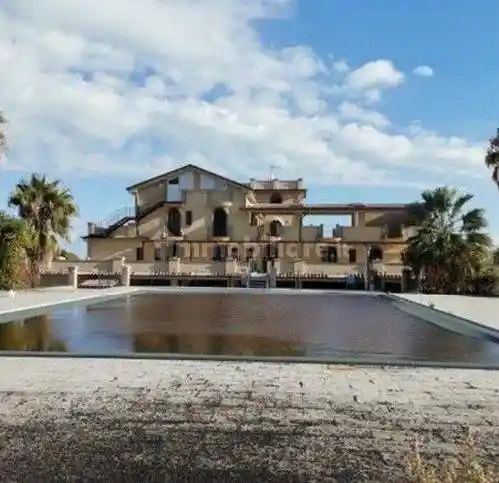 Palazzo - Stabile in vendita a Martinsicuro