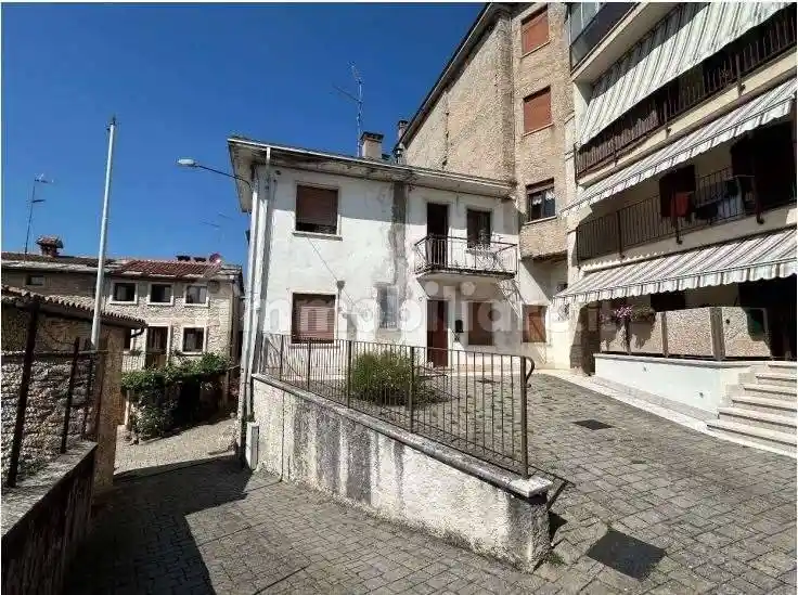 Casa indipendente in vendita a Cerro Veronese
