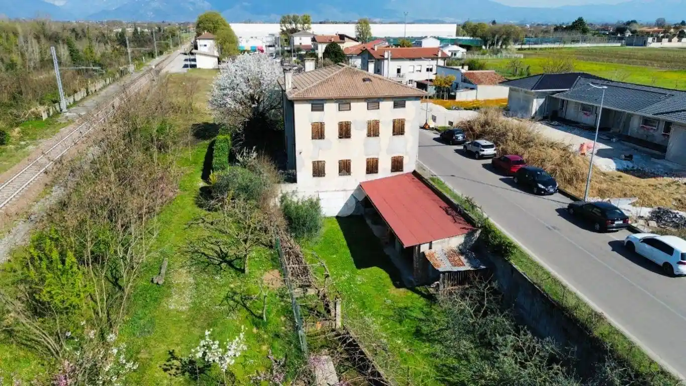 Rustico - Casale in vendita a Rosà