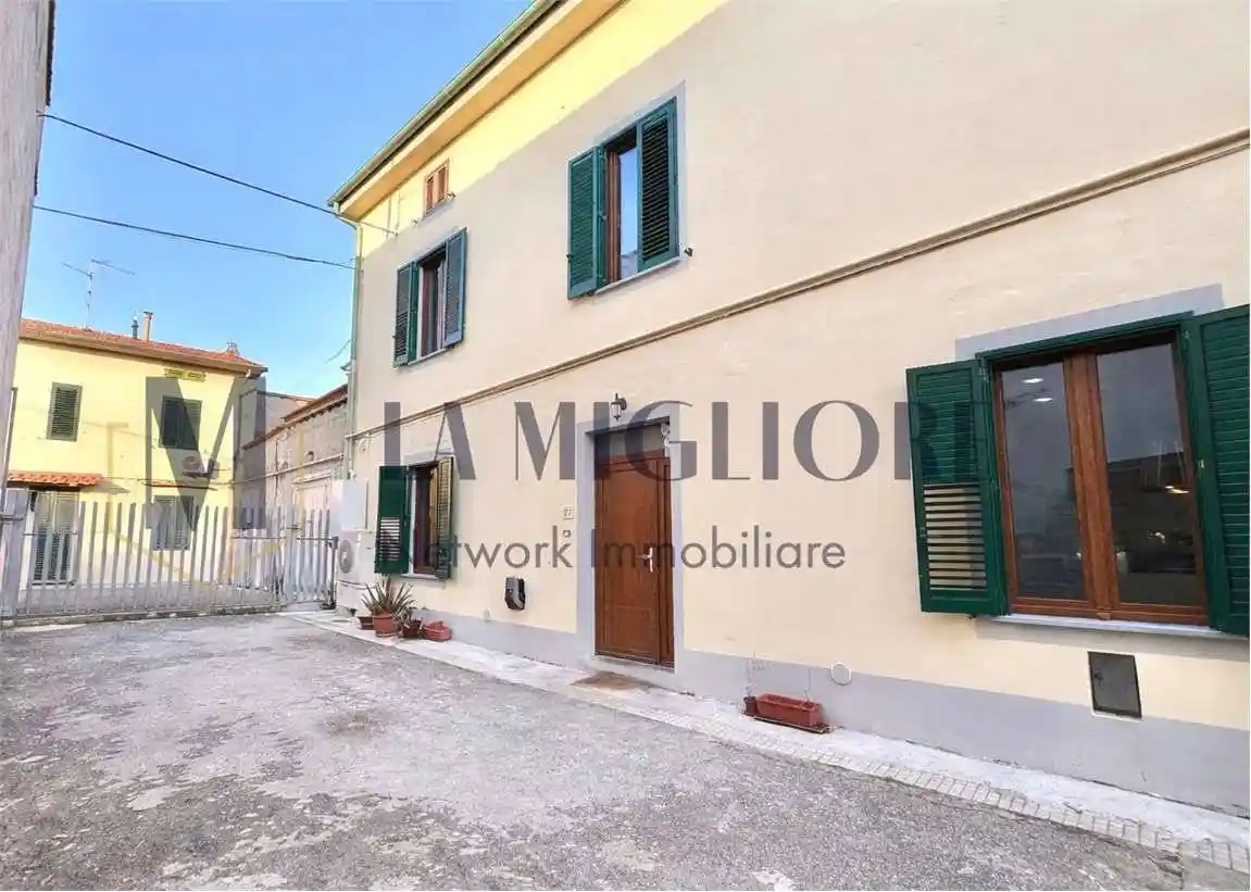 Casa indipendente in vendita a Prato