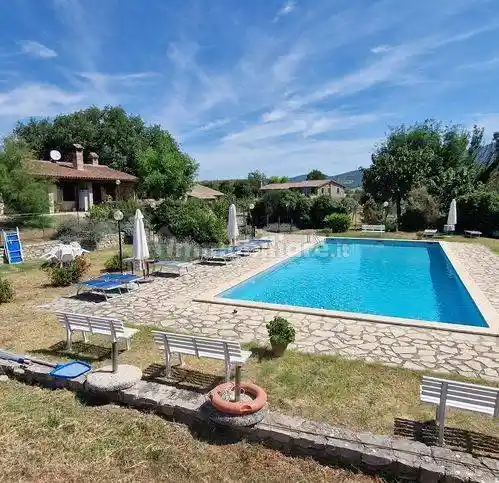 Rustico - Casale in vendita a Baschi