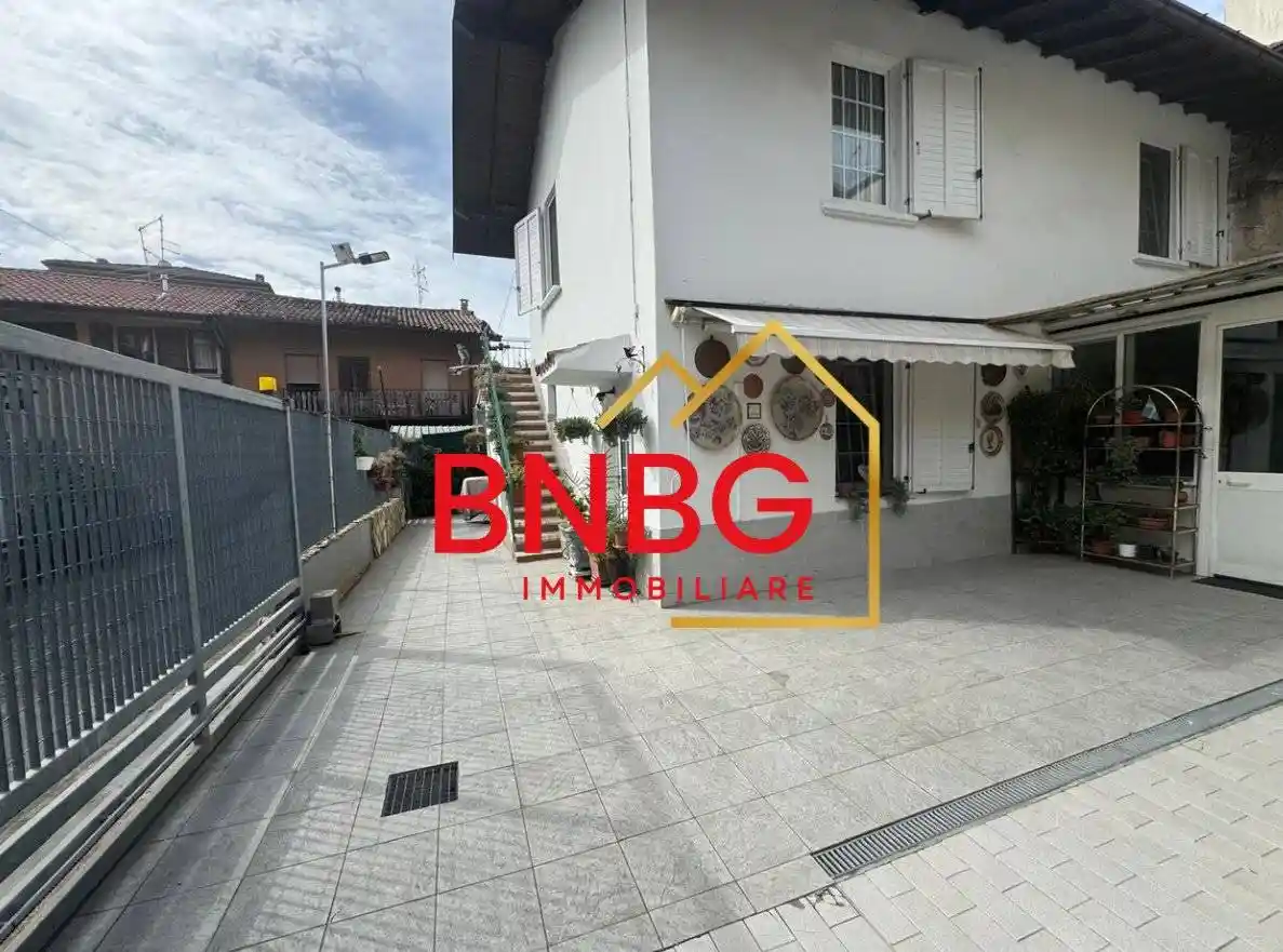 Villa in vendita a Azzano San Paolo