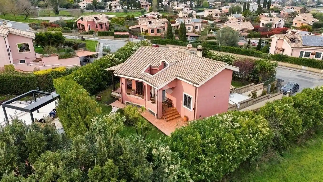Villa in vendita a Bracciano