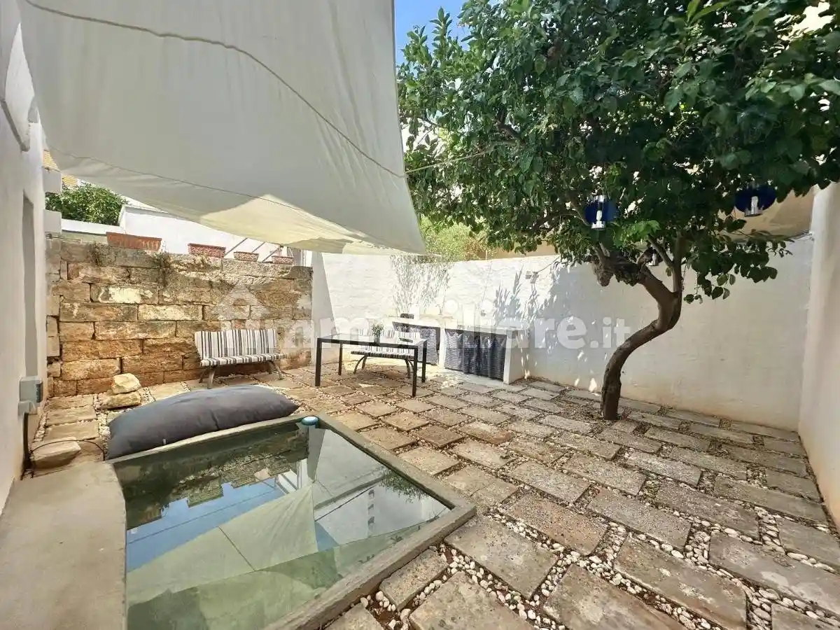 Casa indipendente in vendita a Parabita