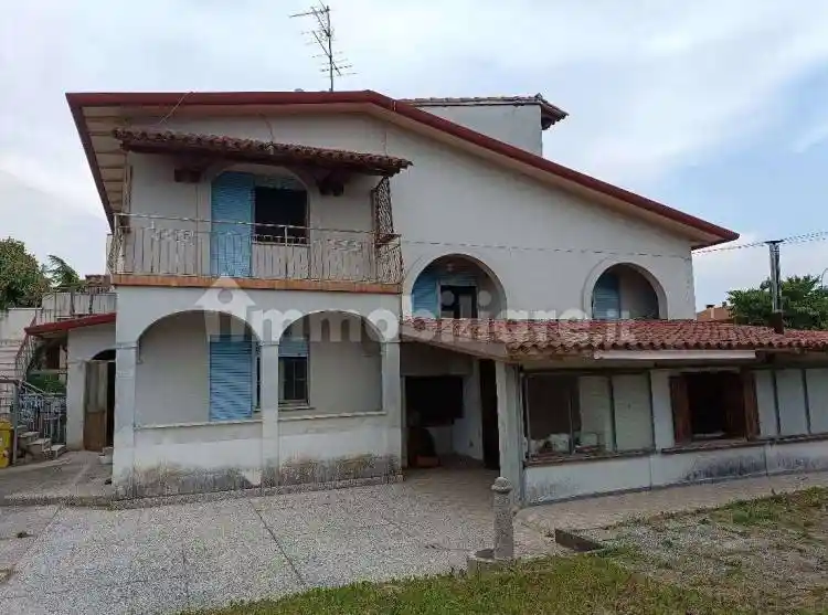 Palazzo - Stabile in vendita a Santo Stino di Livenza